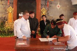 Kejari - perbekel se-Gianyar tanda tangani "MoU" dana desa