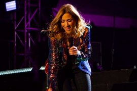 Doa Sheryl Crow bagi  kesembuhan Tom Hanks dari Corona
