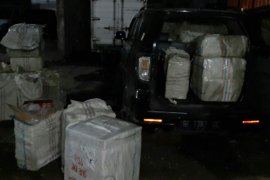 Bea Cukai Sumut amankan 56 bal pakaian impor ilegal