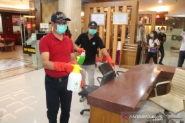 Pemkab Badung semprotkan desinfektan cegah COVID 19