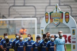 Skuat Gremio pakai masker ke lapangan, protes liga digelar di tengah pandemi