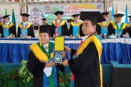 Unpatti Ambon kukuhkan guru besar sosiologi pedesaan