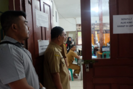 Bupati Sekadau Rupinus tinjau pelaksanaan UNBK di SMK Amaliyah