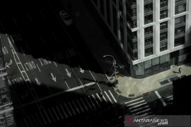 Trump minta warga AS batasi kegiatan selama 15 hari