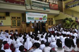 Edukasi siswa tentang PHBS hadapi COVID-19 dilakukan serentak di Jember
