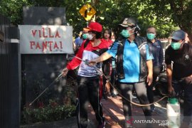 Bupati Karangasem minta masyarakat kurangi bepergian