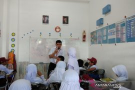 Sebagian sekolah di Makassar masih beraktivitas karena SE telat diterima