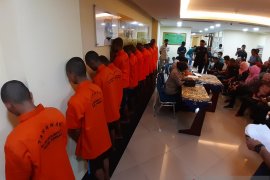 Polisi tangkap 20 penambang emas ilegal di Sijunjung