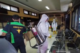Polda Kalsel sterilisasi ruang pelayanan publik cegah corona