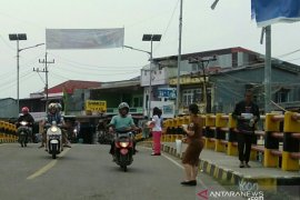Dinkes Gunungsitoli bagikan brosur terkait COVID-19