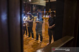 Pemberian jarak antar barisan guna antisipasi Covid-19