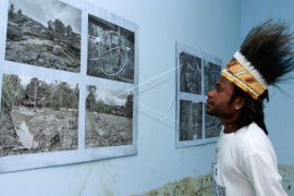 Pameran Foto Memperingati Setahun Banjir Bandang Sentani Page 1 Small