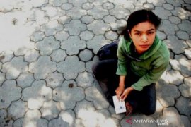 Bergotong royong melawan COVID-19 dari rumah