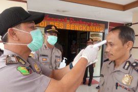 Seluruh personel Polres Bengkayang lakukan pemeriksaan suhu tubuh