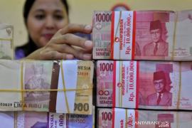 Kurs rupiah ditutup melemah jelang rilis data neraca perdagangan Mei