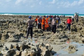 Nelayan Bangka Tengah ditemukan meninggal dalam kapal
