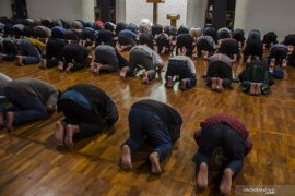 Masjid Salman ITB ditutup sementara menyusul seorang pemateri dinyatakan positif corona