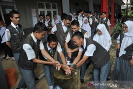 UNBK SMK terapkan prosedur cuci tangan  Page 1 Small