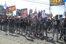 Aliansi buruh dan mahasiswa Jember demo tolak Omnibus Law