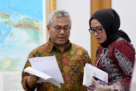 KPU tunda tahapan pilkada serentak untuk cegah penyebaran COVID-19