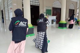ACT-MRI Maluku bersihkan tempat ibadah antisipasi Covid-19