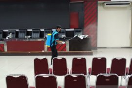 Mahasiswanya positif COVID-19, kampus Universitas Brawijaya disemprot disinfektan