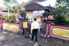 Kodim Karangasem-Tabanan lakukan penyemprotan disinfektan di daerahnya