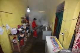 Antisipasi penyebaran demam berdarah, Dinkes laksanakan fogging