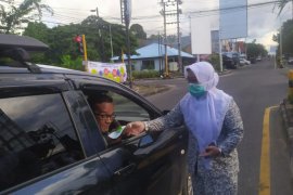 IBI Babel bagikan ratusan lembar masker