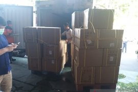 Pemerintah segera mendistribusikan 105.000 APD ke RS rujukan se-Indonesia