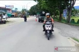 Koramil 1202/Bengkayang patroli ingatkan warga terkait Covid - 19