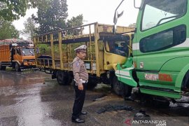 Dua warga Deliserdang tewas dalam laga kambing colt diesel kontra truk fuso di Taput