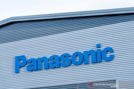 Panasonic tunda produksi baterai untuk Tesla karena corona