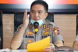 Polri akan bubarkan warga yang masih berkerumun