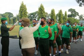 Korem 022/PT cek suhu dan kesehatan personel cegah sebaran COVID-19