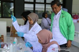 Cegah COVID-19, IAIN Jember bagikan cairan pembersih tangan ke 100 masjid