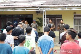 Disuruh belajar di rumah, 42 pelajar justru asyik bermain game online di warnet