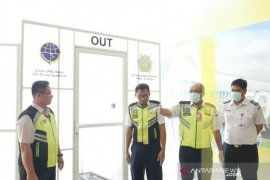 Bandara APT Pronoto Dipasang Bilik Disinfektan