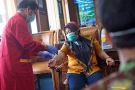 Pulang kunker, 41 anggota DPRD Tulungagung jalani pemeriksaan kesehatan