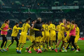 Dortmund potong gaji pemain karena krisis virus corona