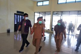 Wabup tinjau kesiapan Bandara FL Tobing dalam pencegahan COVID-19