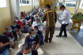 Kemensos: TKI dari Malaysia sehat dan wajib karantina