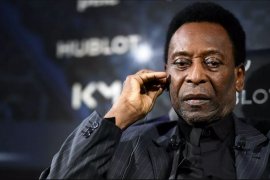 Kesehatan legenda sepak bola  Pele membaik tapi belum bisa tinggalkan rumah sakit