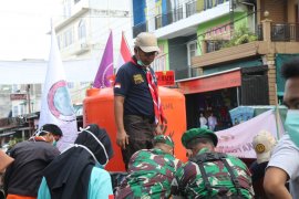 Pramuka Inhil serahkan 4000 liter disinfektan