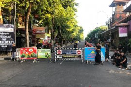 Masyarakat Bali tetap berdiam diri di rumah setelah Nyepi karena COVID-19