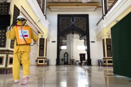 ACT Kaltim lakukan penyemprotan di masjid dan sekolah