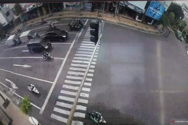 Surabaya berlakukan kawasan tertib "physical distancing"