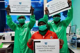 Lawan COVID-19, Danone-AQUA bantu hidrasi sehat untuk tenaga kesehatan dan pasien di RSUP Adam Malik Medan