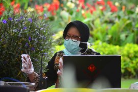 Risma ajak warga Surabaya lawan COVID-19 dengan jaga fasilitas publik