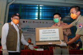 Dua ton alkes bantuan China ke Indonesia dikirim via laut